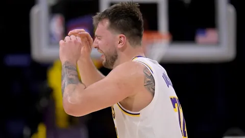 天津男排力克强敌勇夺“金局”胜利，荣获男排超级联赛季军——新华网资讯